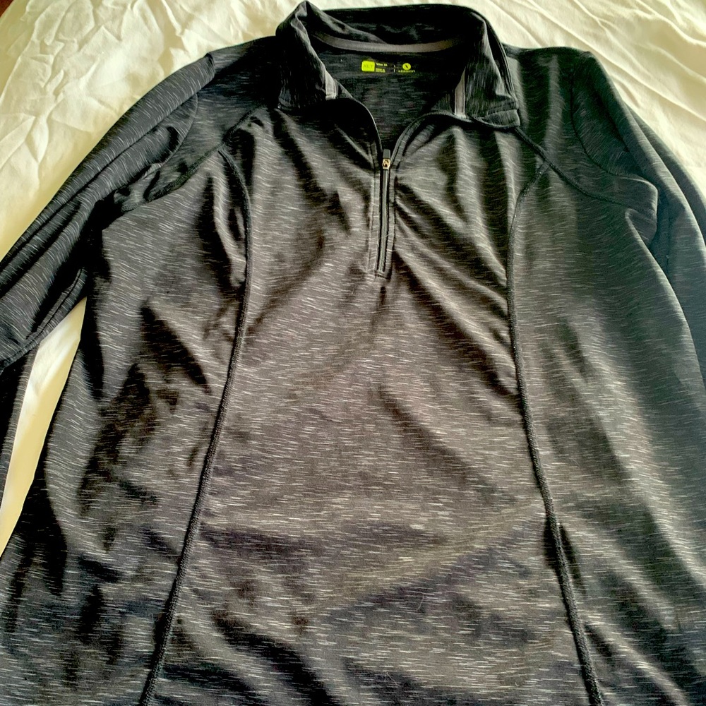 1/4 zip xersion top. Gently used. XL 🖤